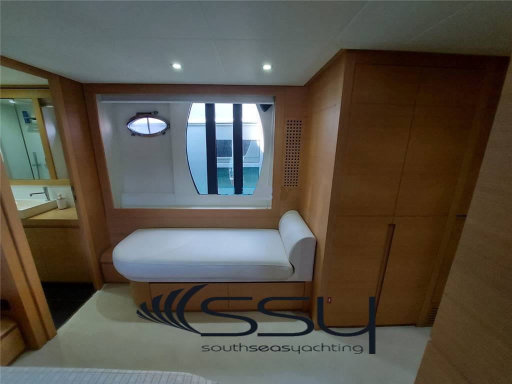 Pershing 64