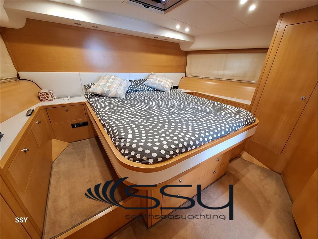Uniesse 48 hard top