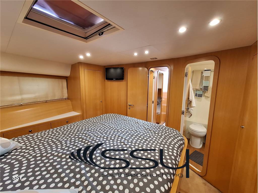 Uniesse 48 hard top