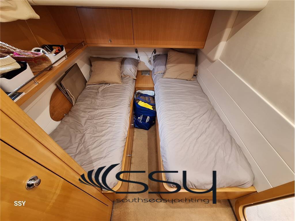 Uniesse 48 hard top