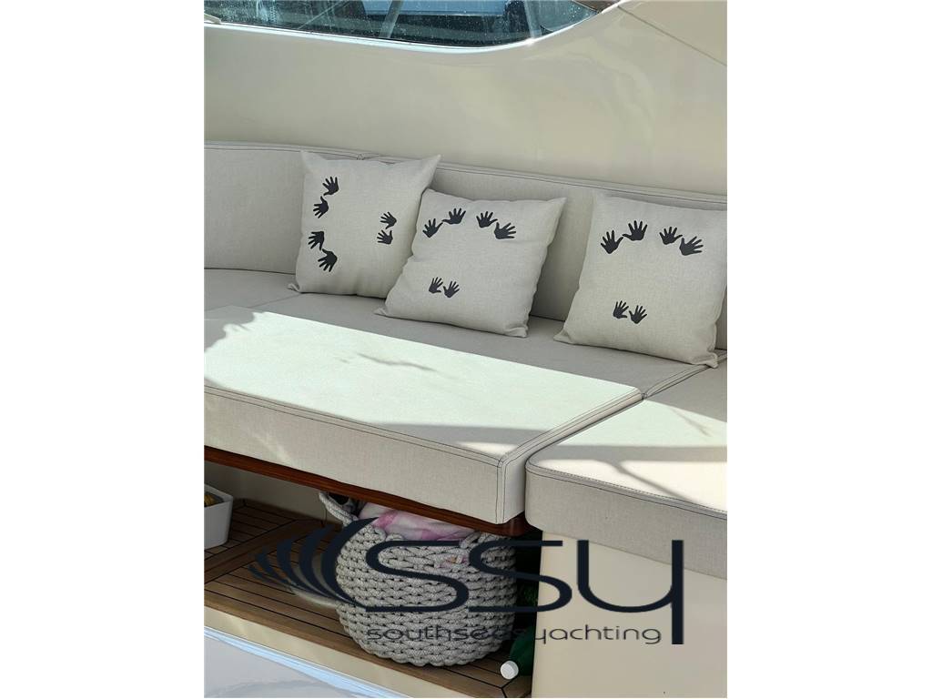 Uniesse 42 open