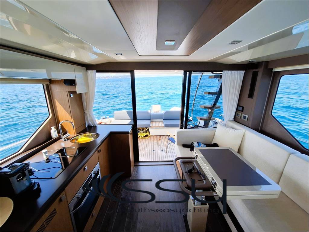 Cranchi T43 eco trawler