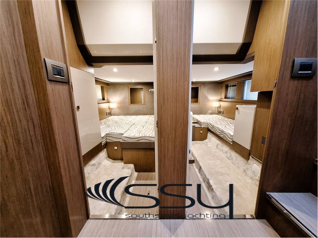 Cranchi T43 eco trawler