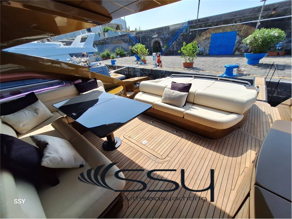 Pershing 64