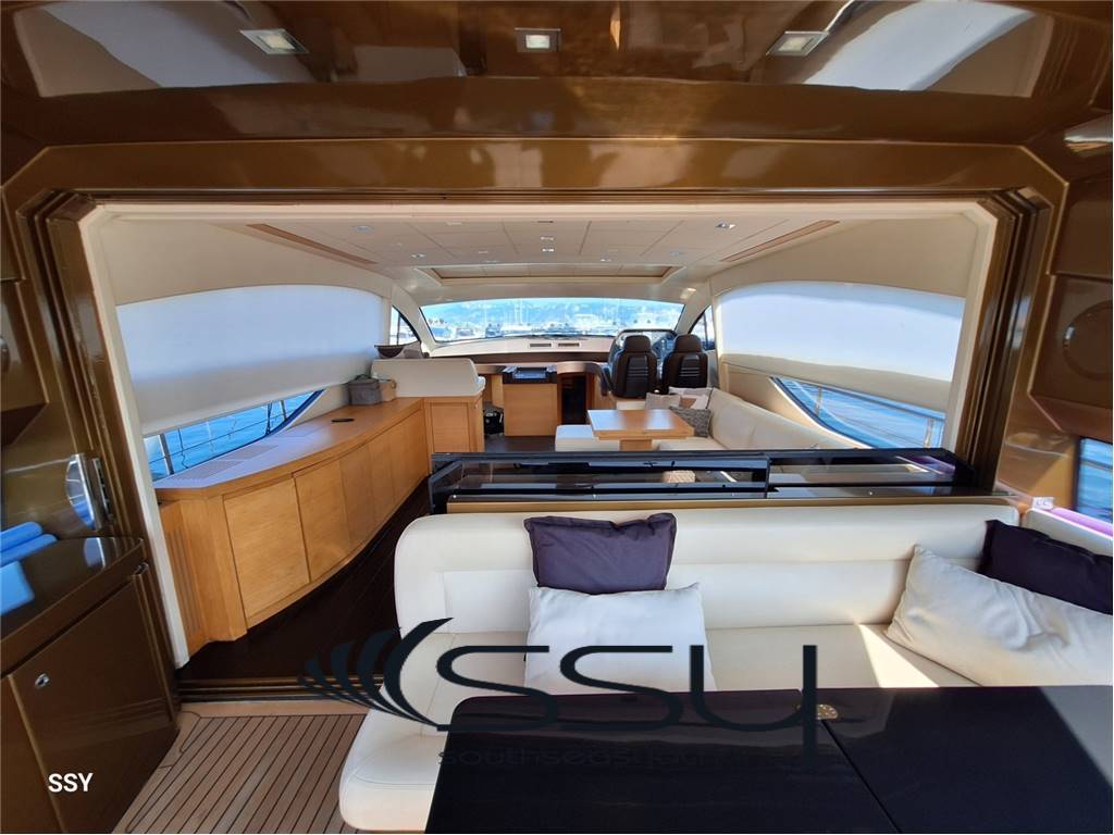 Pershing 64