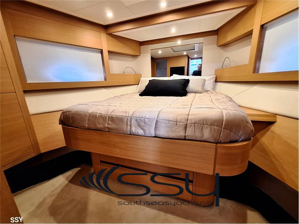 Pershing 64