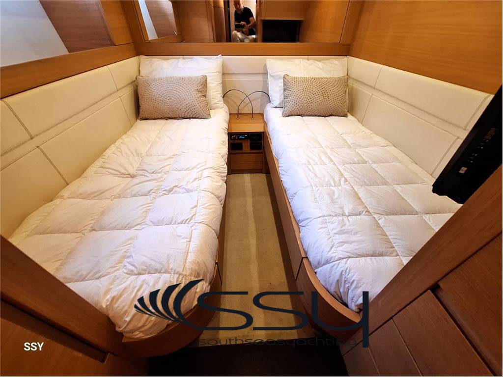 Pershing 64