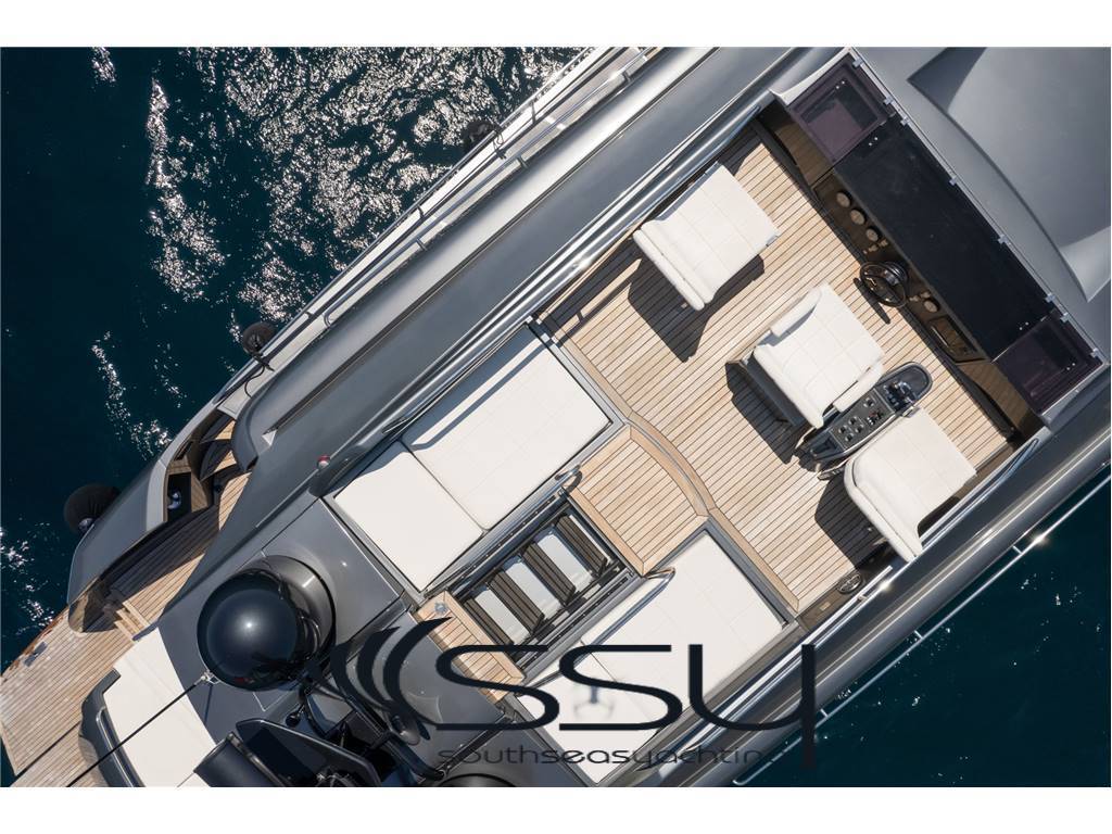 Pershing 74