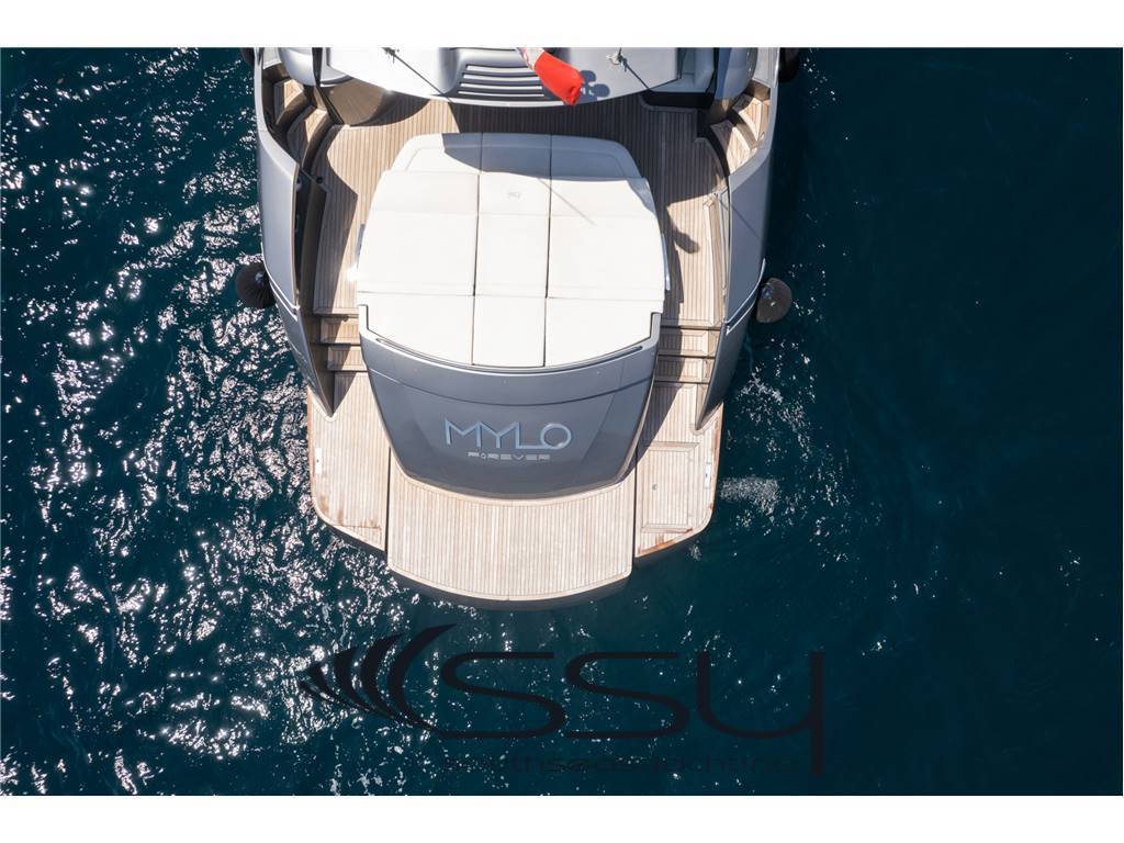 Pershing 74