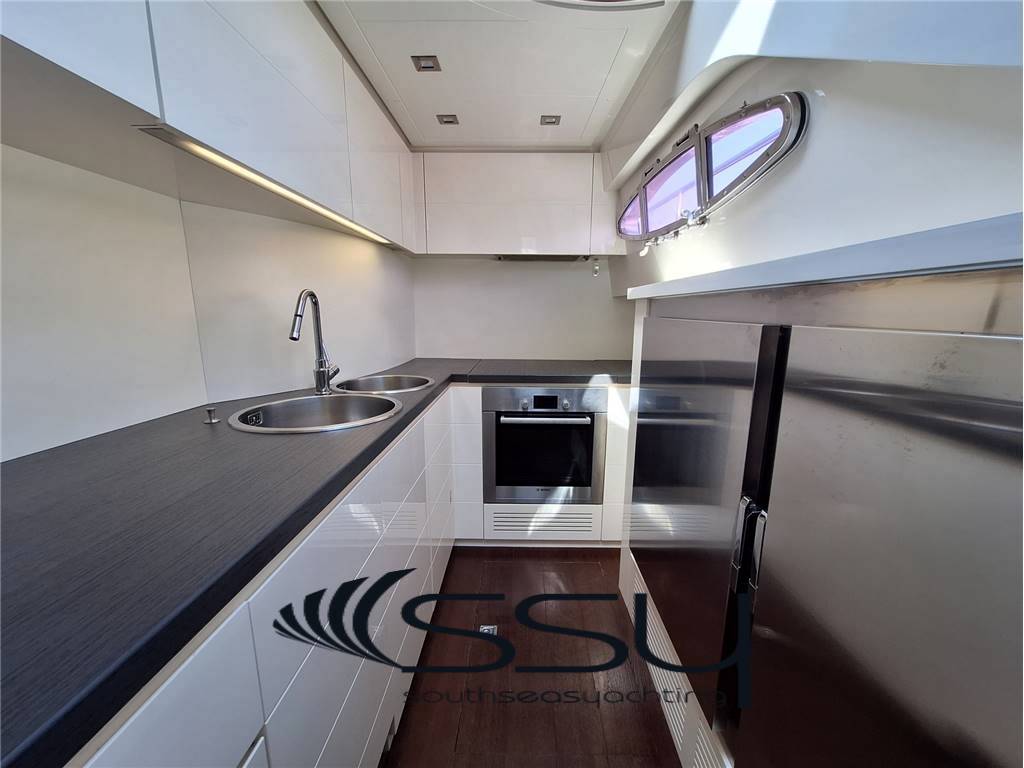 Pershing 74