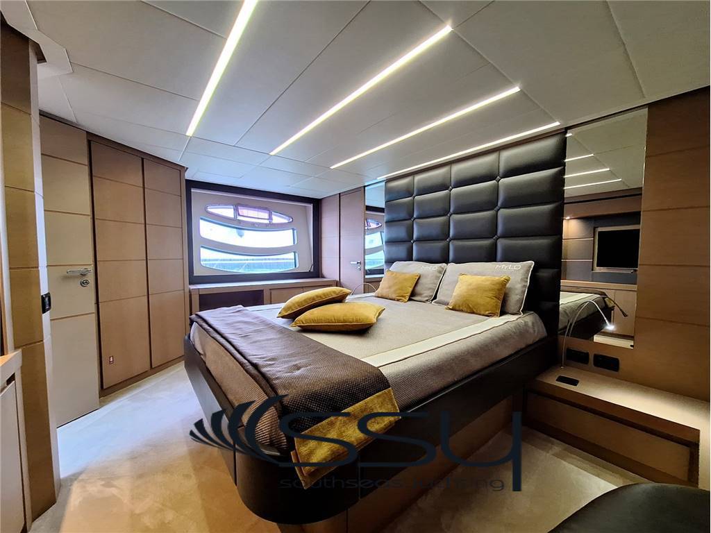 Pershing 74