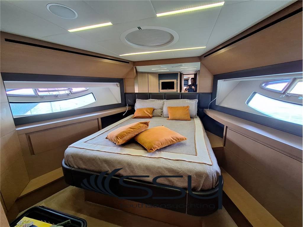 Pershing 74