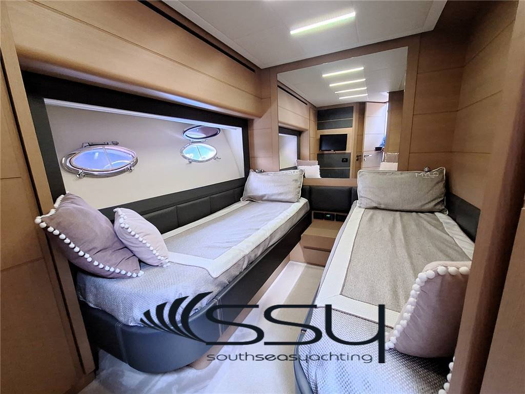 Pershing 74