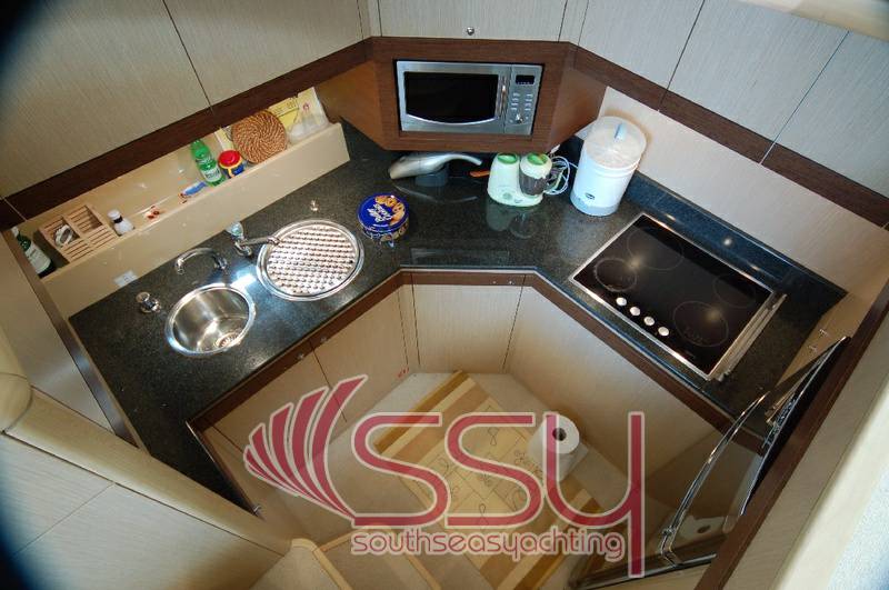 Ferretti 550 fly