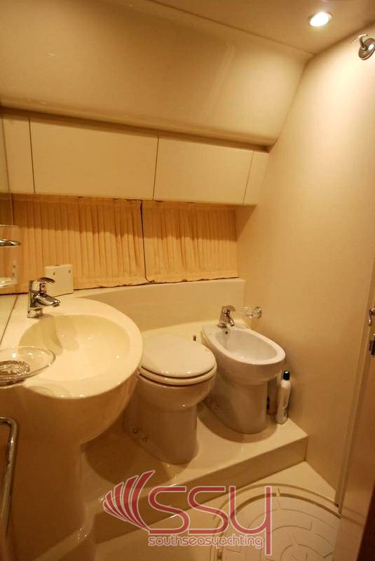 Ferretti 460 fly