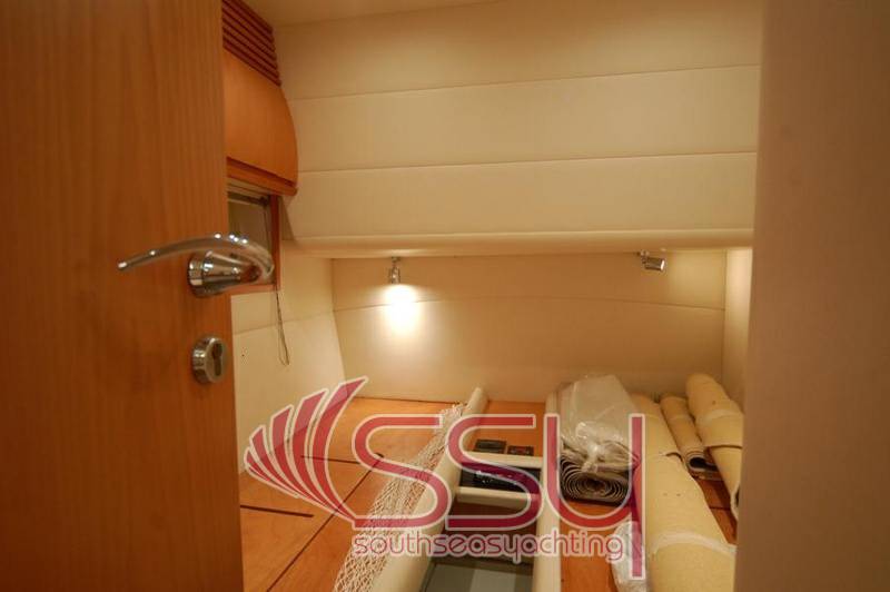 Pershing 54