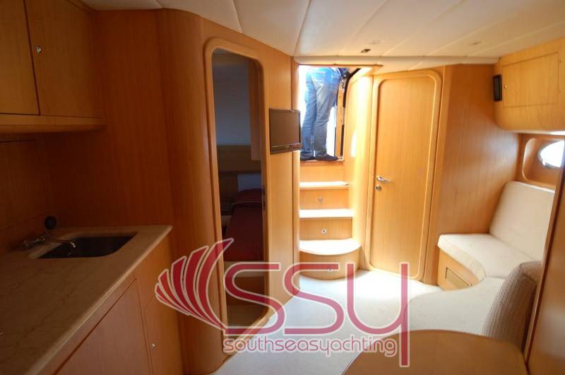 Uniesse 42 open