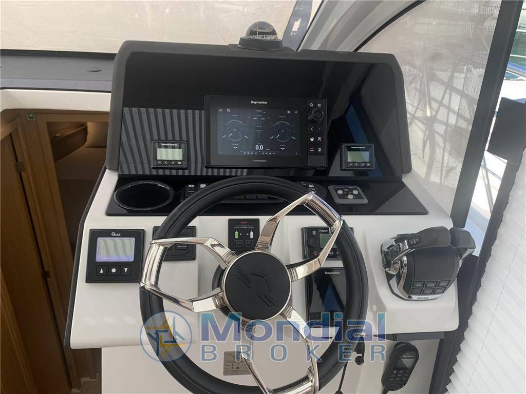 Sealine C335