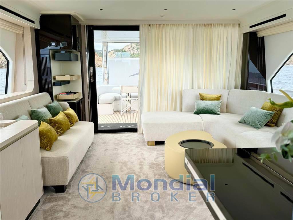 Azimut 78 fly