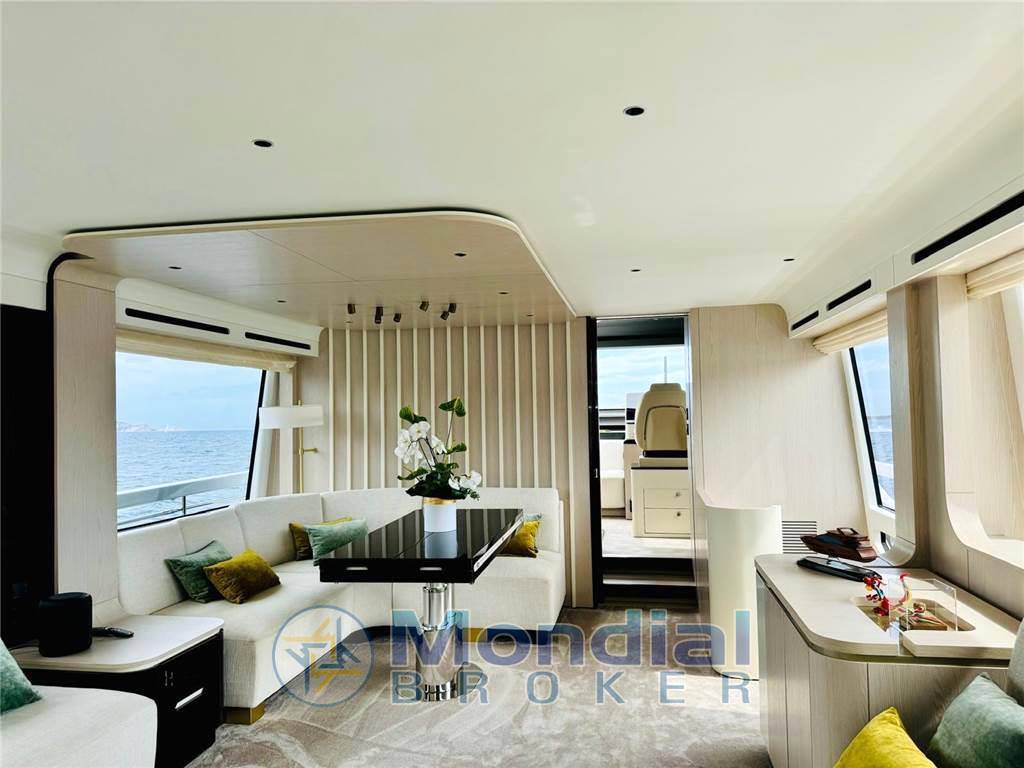 Azimut 78 fly