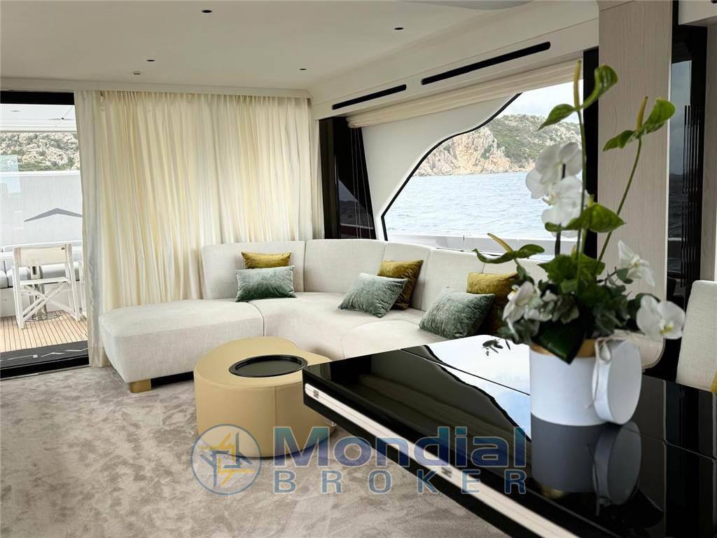 Azimut 78 fly