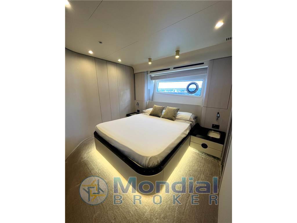 Azimut 78 fly