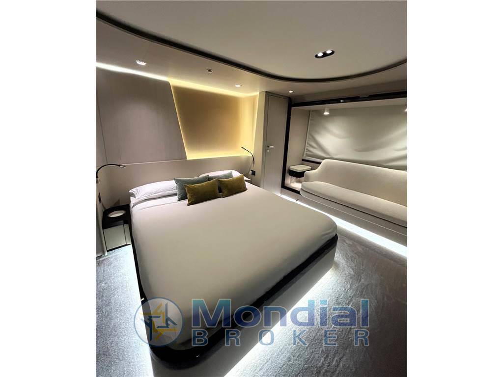 Azimut 78 fly