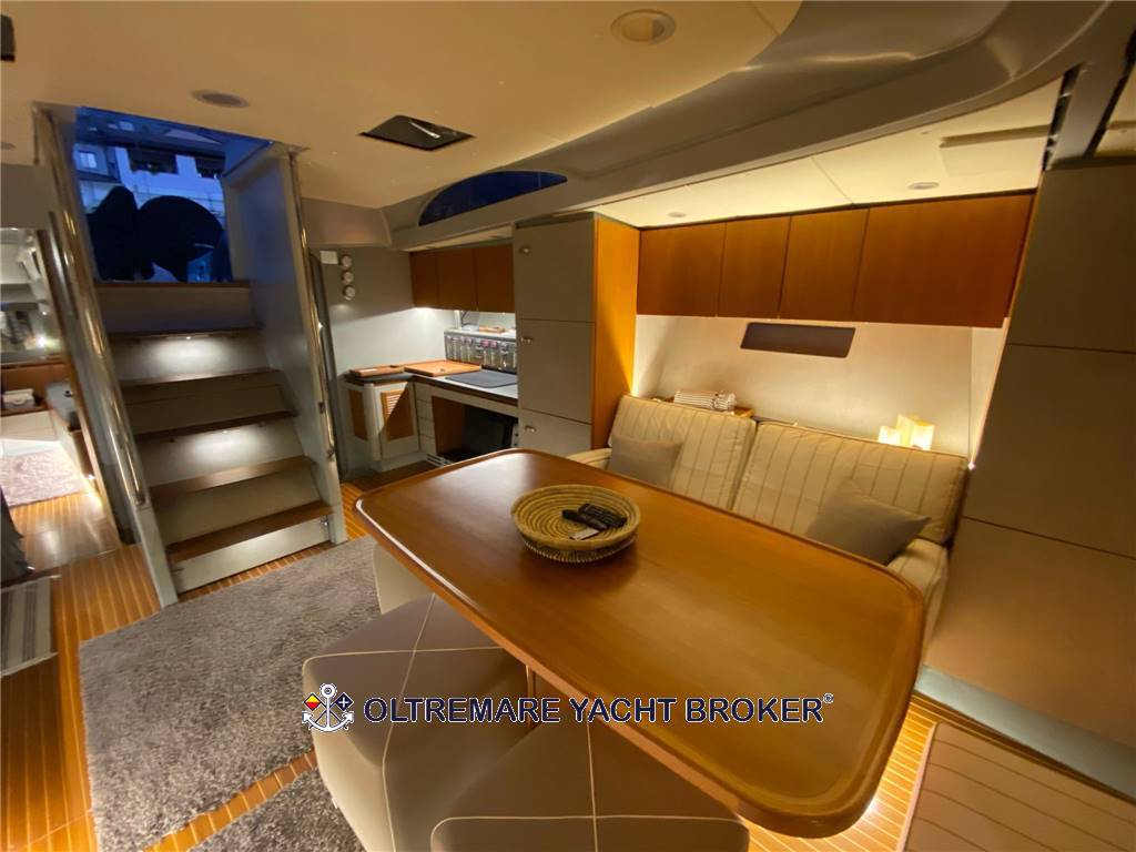 Maxi dolphin 65