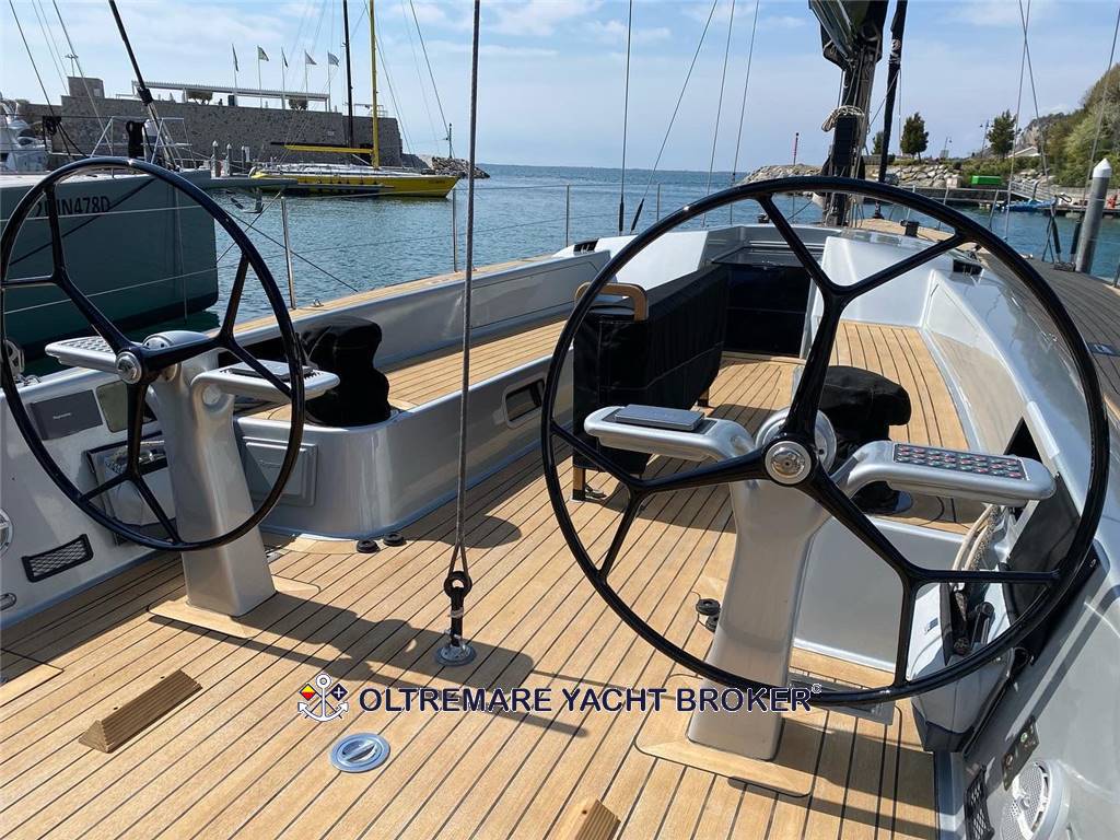 Maxi dolphin 65