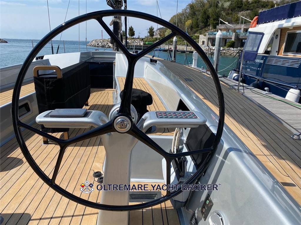 Maxi dolphin 65