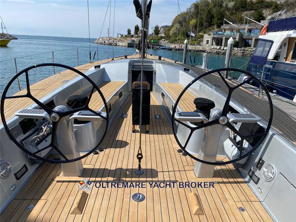 Maxi dolphin 65