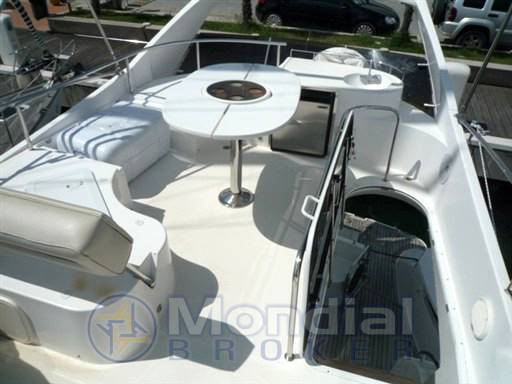 Galeon 440 fly
