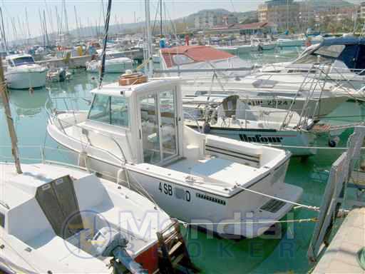 Cosnava 670 cabin