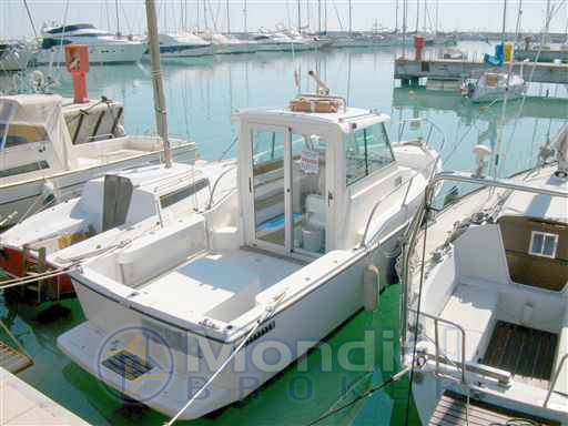 Cosnava 670 cabin