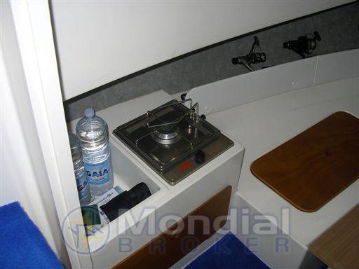 Cosnava 670 cabin