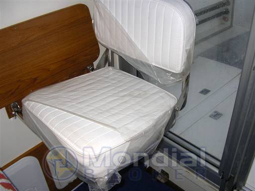 Cosnava 670 cabin