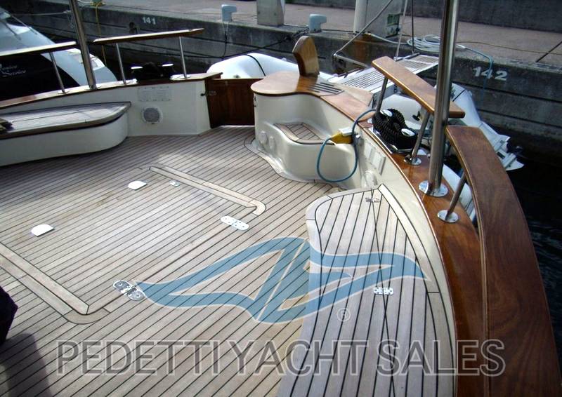 Menorquin yacht 160 hard top bianco