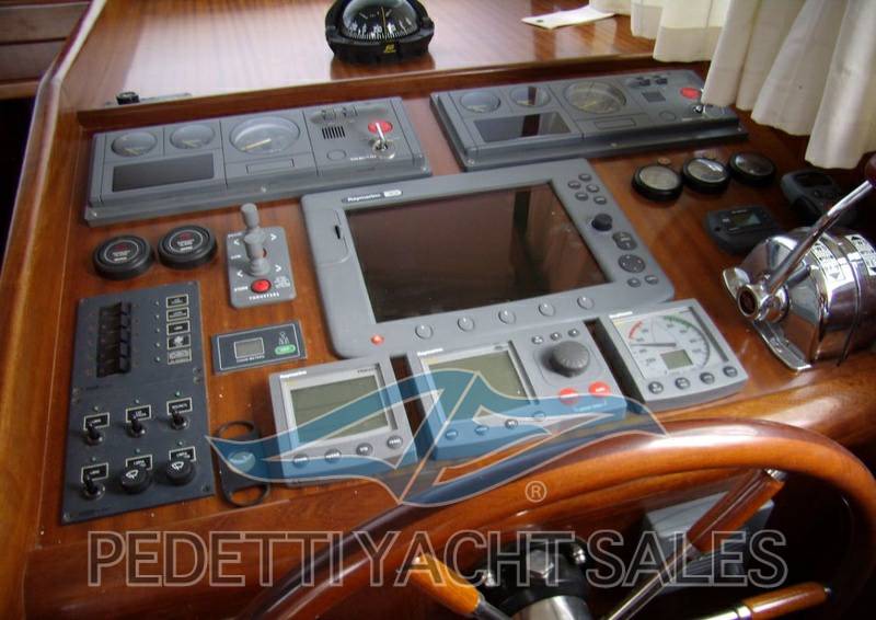 Menorquin yacht 160 hard top bianco