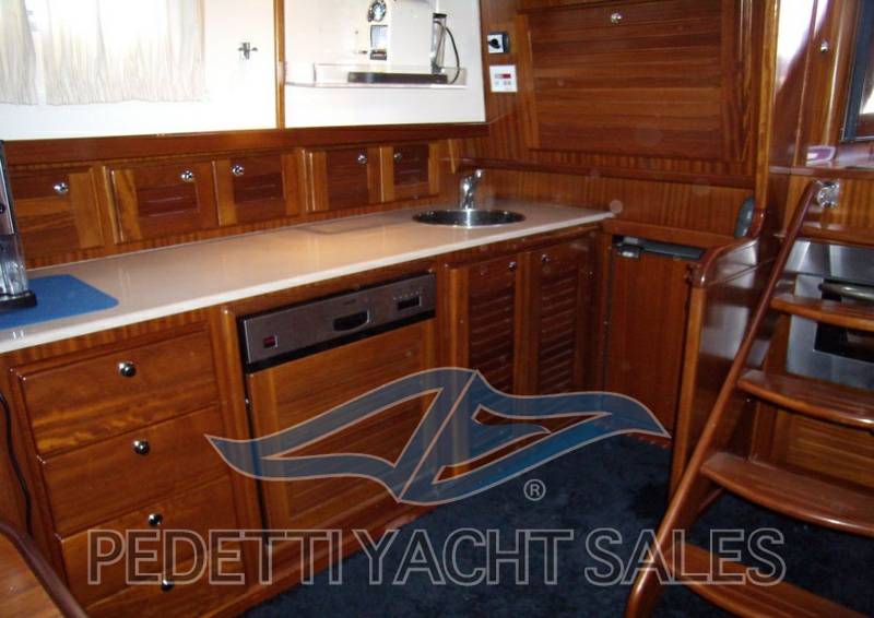 Menorquin yacht 160 hard top bianco