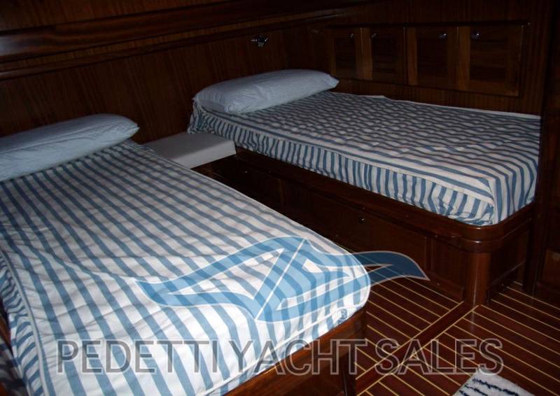 Menorquin yacht 160 hard top bianco