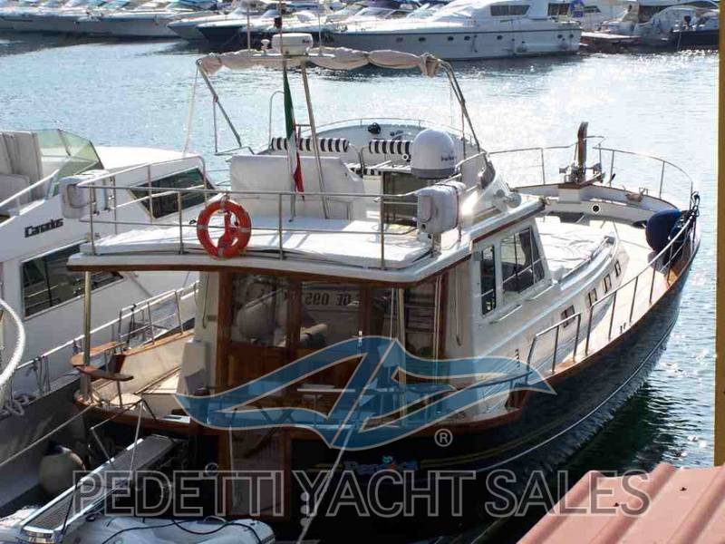 Menorquin yachts 180 fly bridge