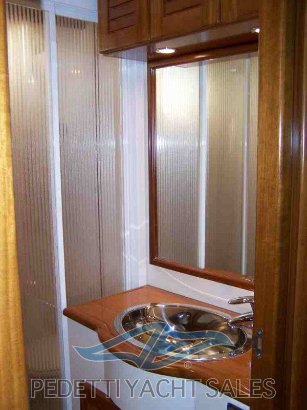 Menorquin yachts 180 fly bridge