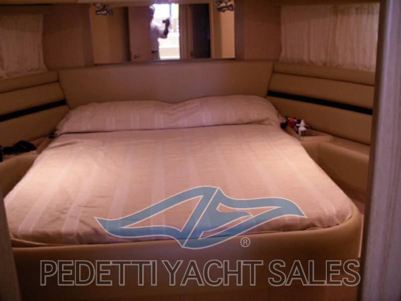 Ferretti 550