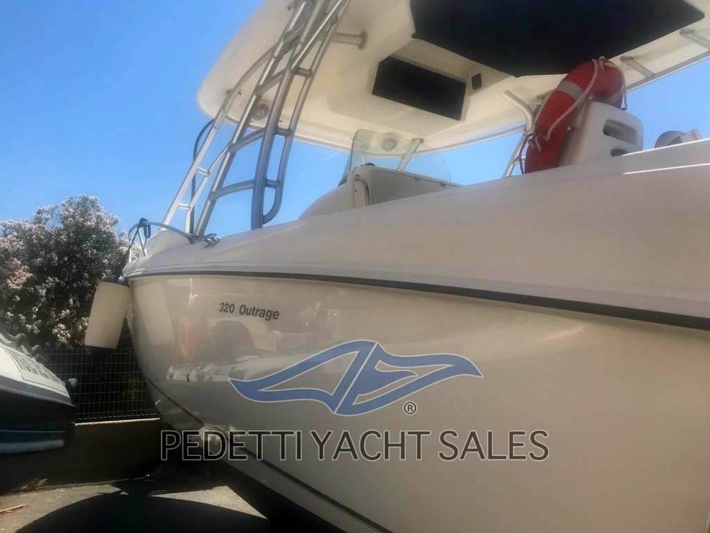 Boston whaler 32 cuddy