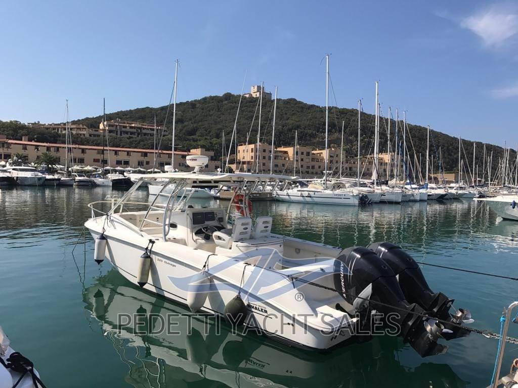 Boston whaler 32 cuddy