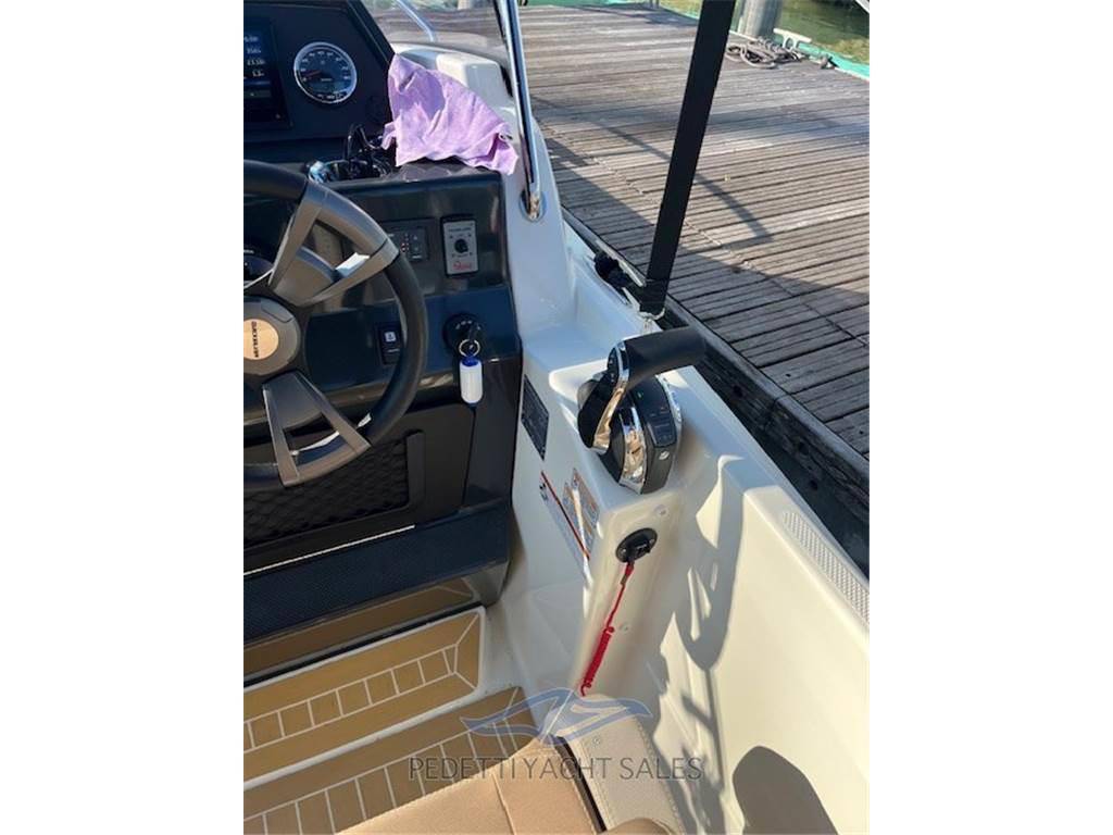 Quicksilver 675 sundeck