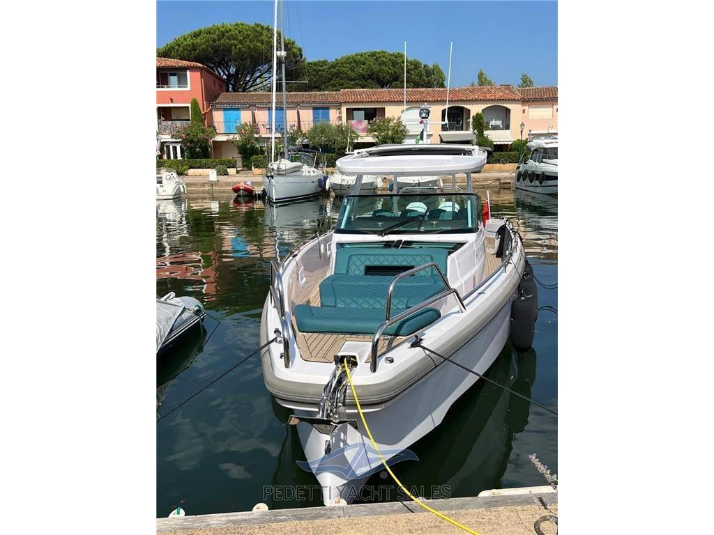 Axopar 37 sport cabin