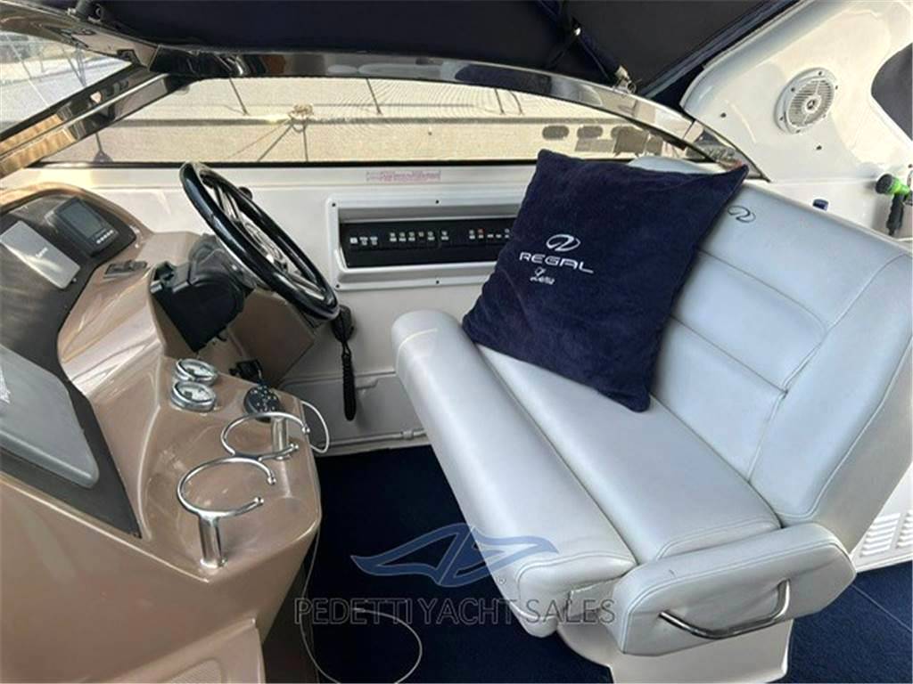 Regal marine 3780 sedan bridge
