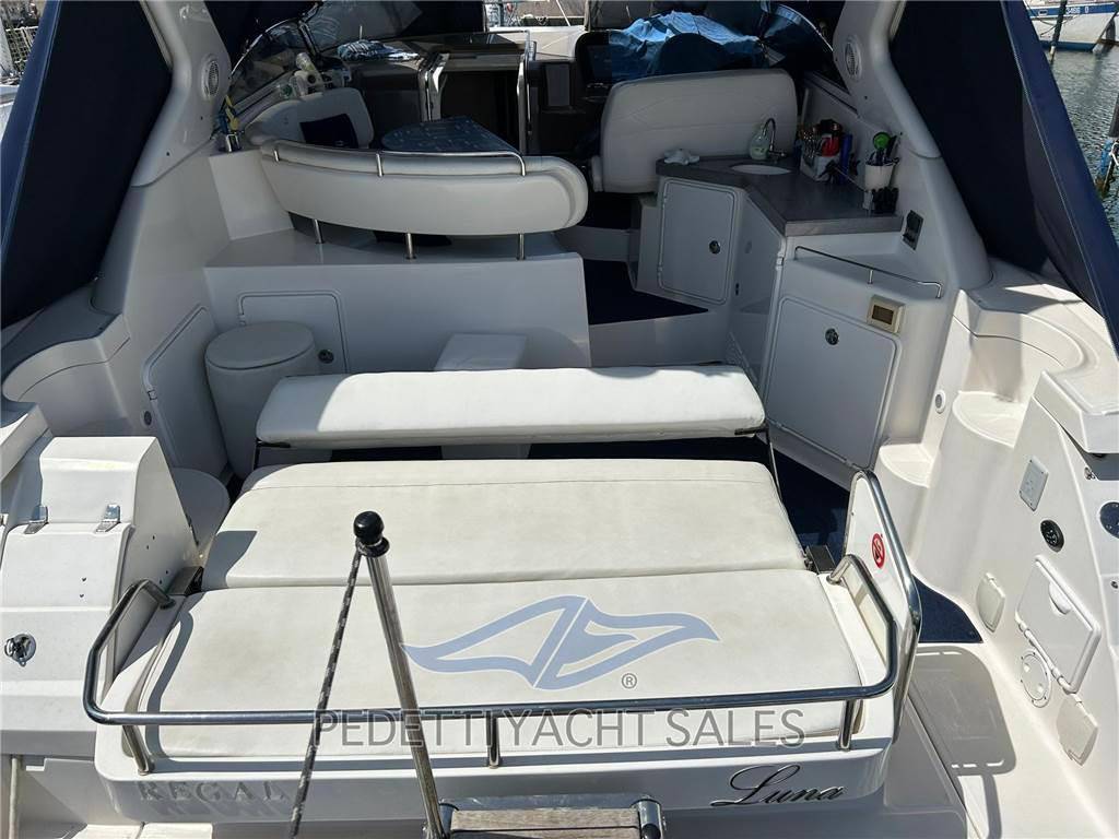 Regal marine 3780 sedan bridge