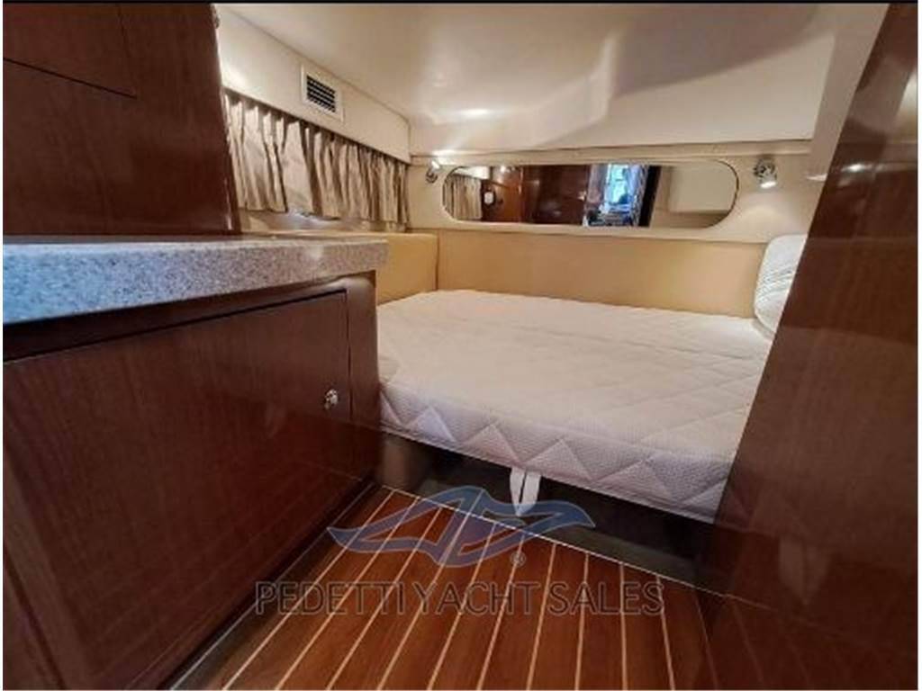 Regal marine 3780 sedan bridge